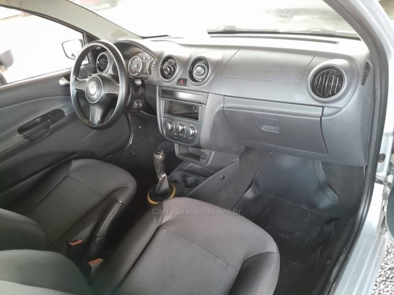 VOLKSWAGEN - SAVEIRO - 2010/2011 - Prata - R$ 41.000,00