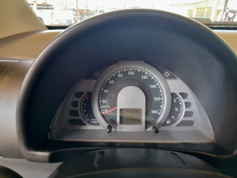 VOLKSWAGEN - FOX - 2006/2007 - Preta - R$ 22.000,00