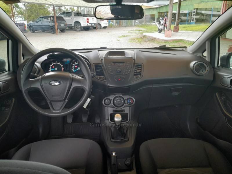 FORD - FIESTA - 2015/2016 - Prata - R$ 48.900,00