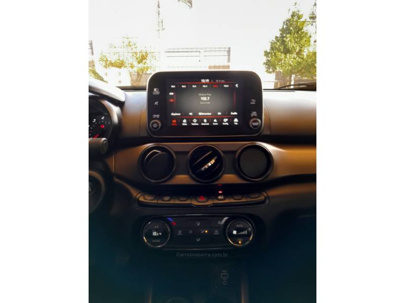 FIAT - CRONOS - 2021/2022 - Vermelha - R$ 68.900,00