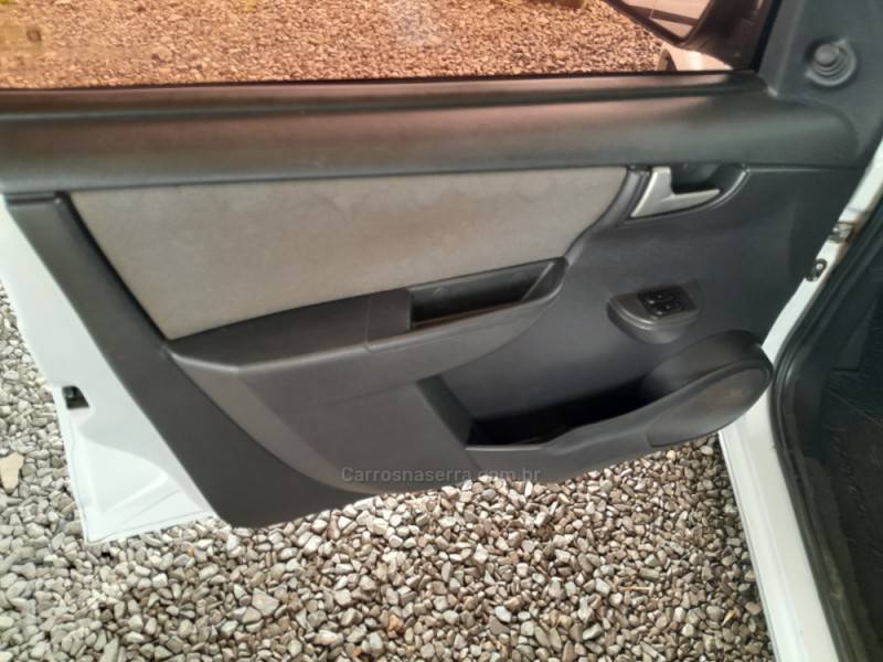 CHEVROLET - CELTA - 2012/2012 - Branca - R$ 29.900,00