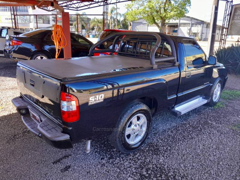 CHEVROLET - S10 - 2010/2011 - Preta - R$ 59.900,00