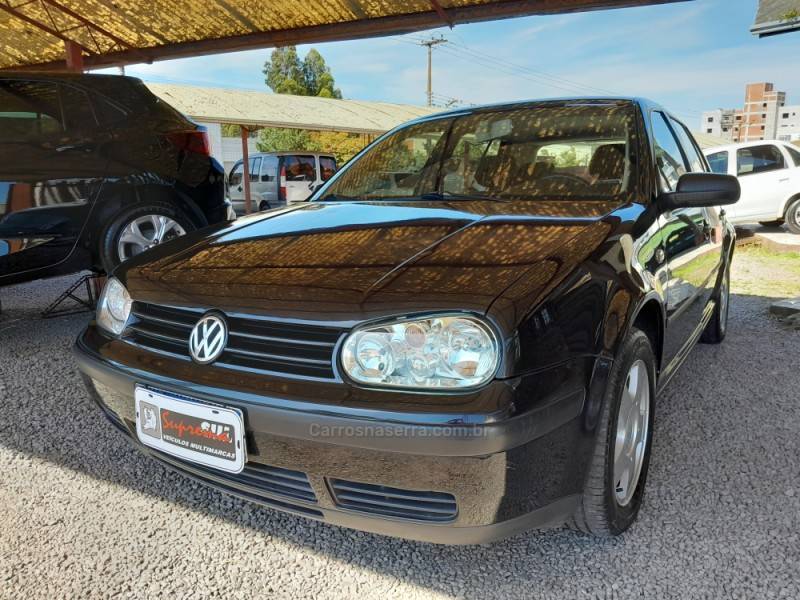 VOLKSWAGEN - GOLF - 2001/2002 - Preta - R$ 28.500,00