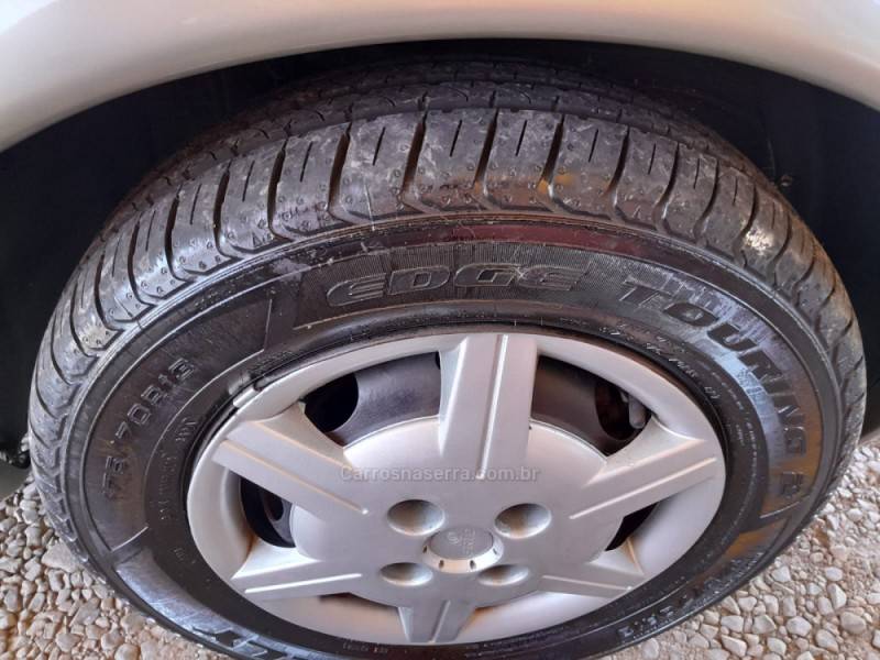 CHEVROLET - CLASSIC - 2008/2009 - Dourada - R$ 23.000,00