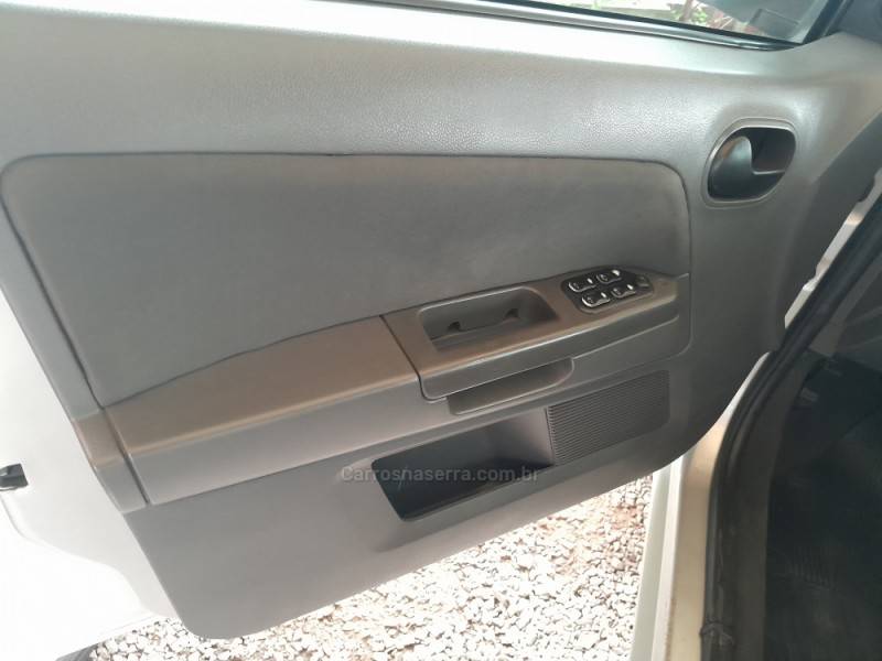 FORD - ECOSPORT - 2005/2005 - Prata - R$ 27.500,00