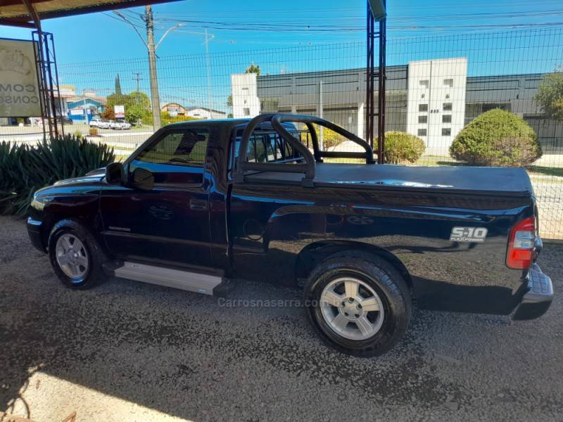CHEVROLET - S10 - 2010/2011 - Preta - R$ 59.900,00