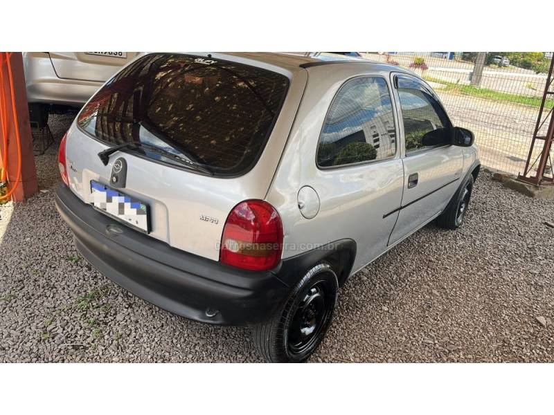 CHEVROLET - CORSA - 1999/1999 - Prata - R$ 15.900,00