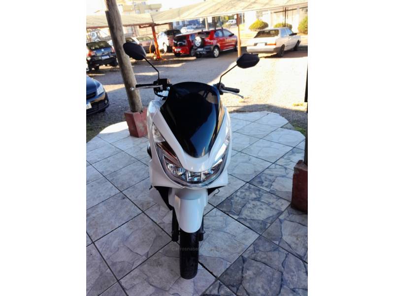 HONDA - PCX - 2016/2016 - Branca - R$ 13.500,00