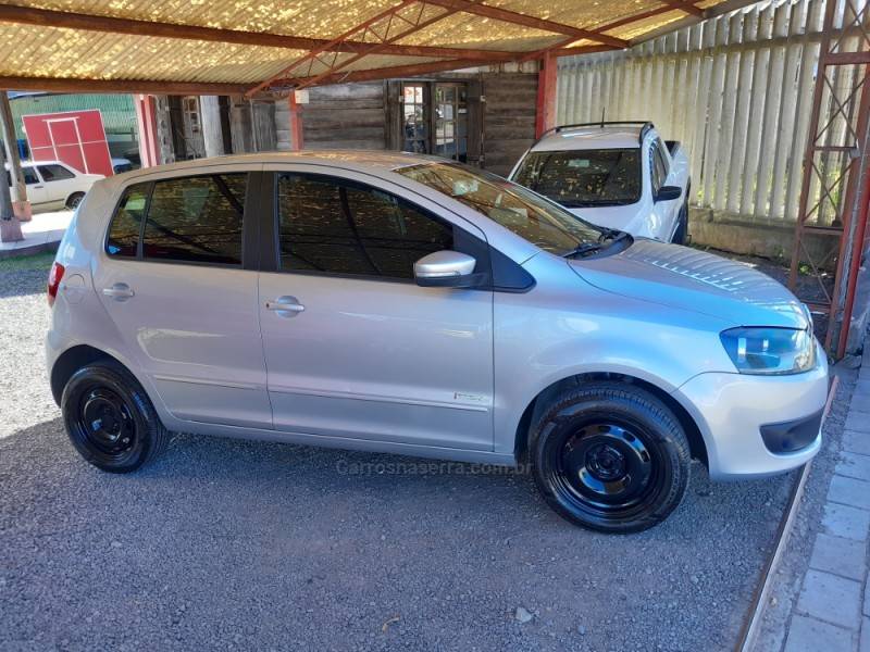 VOLKSWAGEN - FOX - 2012/2013 - Prata - R$ 37.900,00