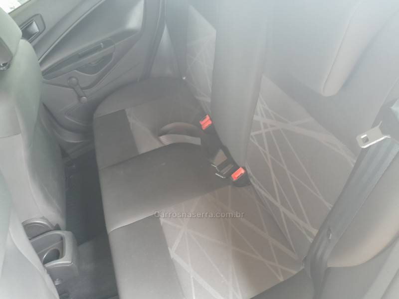 FORD - FIESTA - 2015/2016 - Prata - R$ 48.900,00