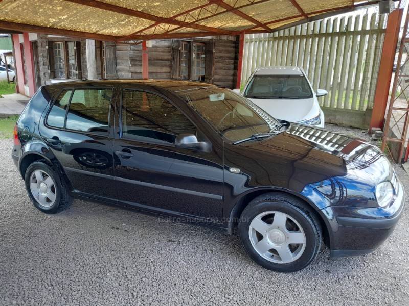 VOLKSWAGEN - GOLF - 2001/2002 - Prata - R$ 27.500,00