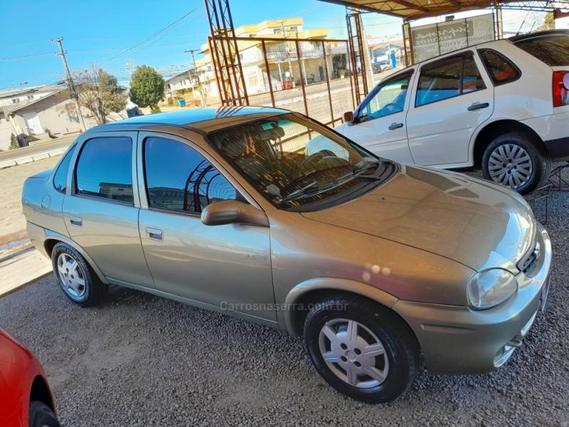 CHEVROLET - CORSA - 2008/2009 - Prata - R$ 23.000,00