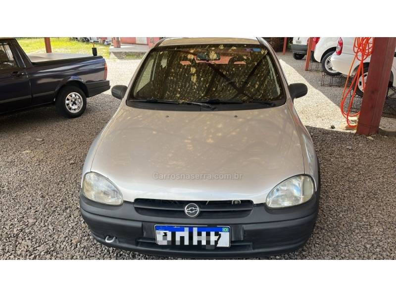 CHEVROLET - CORSA - 1999/1999 - Prata - R$ 15.900,00