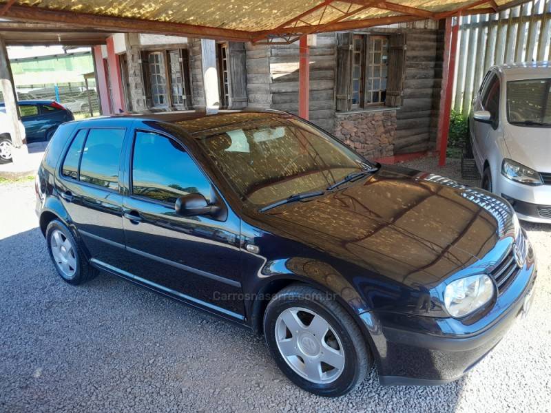 VOLKSWAGEN - GOLF - 2001/2002 - Preta - R$ 28.500,00