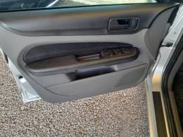 FORD - FOCUS - 2010/2011 - Prata - R$ 39.900,00