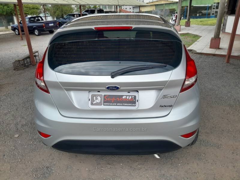FORD - FIESTA - 2015/2016 - Prata - R$ 48.900,00