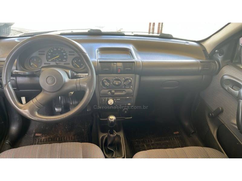 CHEVROLET - CORSA - 1999/1999 - Prata - R$ 15.900,00