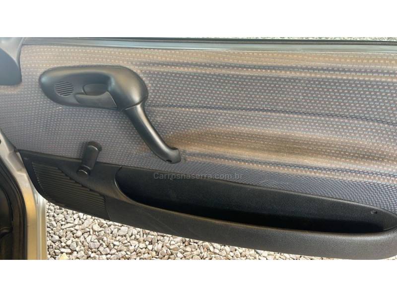 CHEVROLET - CORSA - 1999/1999 - Prata - R$ 15.900,00