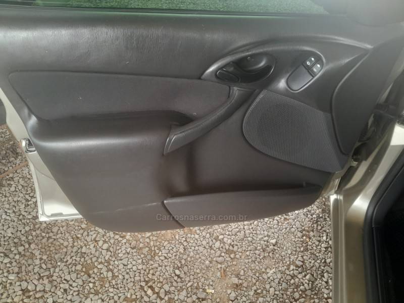 FORD - FOCUS - 2009/2009 - Prata - R$ 29.000,00