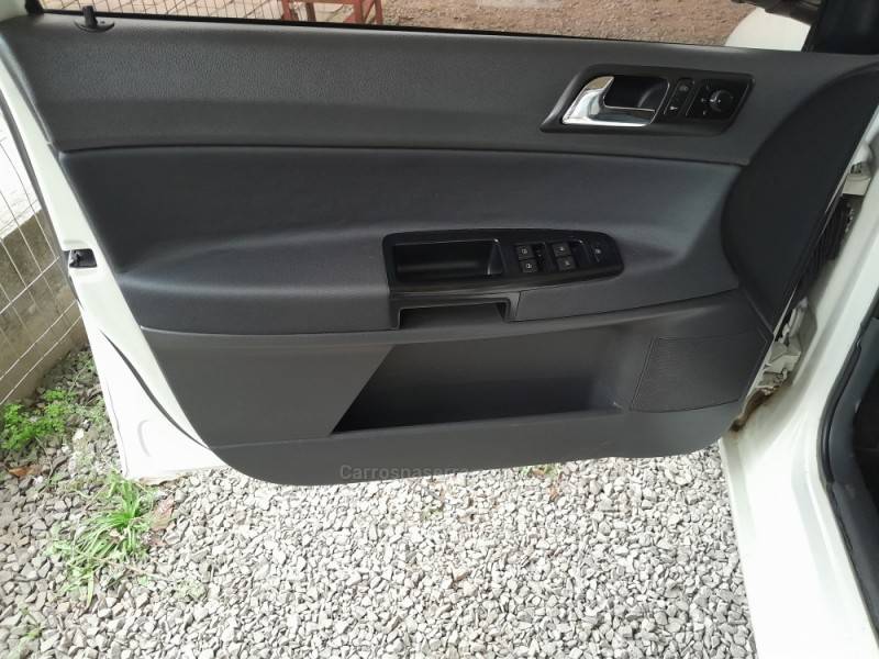 VOLKSWAGEN - POLO - 2006/2006 - Branca - R$ 27.500,00