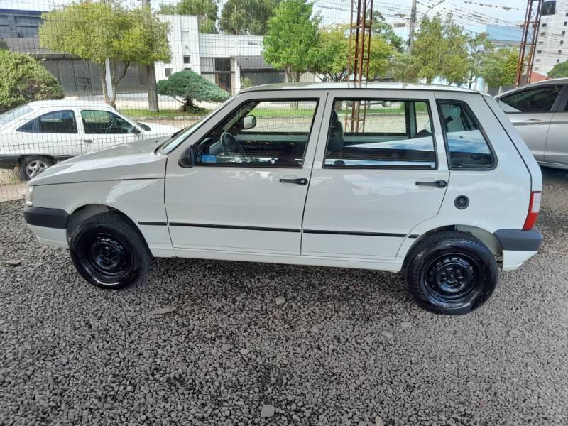 FIAT - UNO - 2011/2011 - Branca - R$ 26.500,00