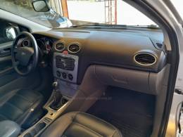 FORD - FOCUS - 2010/2011 - Prata - R$ 39.900,00