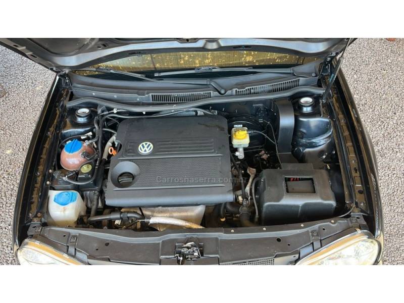 VOLKSWAGEN - GOLF - 2001/2002 - Preta - R$ 28.500,00
