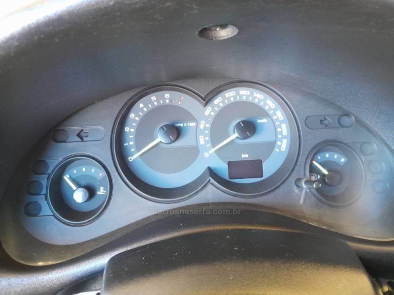 CHEVROLET - CORSA - 2008/2009 - Prata - R$ 23.000,00