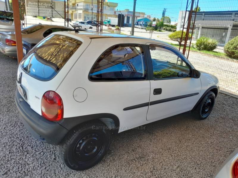 CHEVROLET - CORSA - 1997/1997 - Branca - R$ 12.000,00