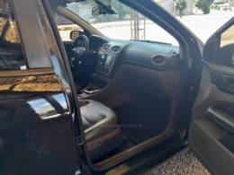 FORD - FOCUS - 2010/2011 - Preta - R$ 39.900,00