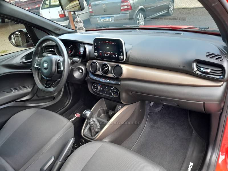 FIAT - CRONOS - 2021/2022 - Vermelha - R$ 68.900,00