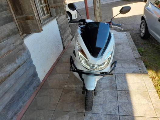 HONDA - PCX - 2016/2016 - Branca - R$ 13.500,00