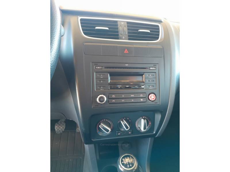 VOLKSWAGEN - FOX - 2013/2013 - Cinza - R$ 42.000,00
