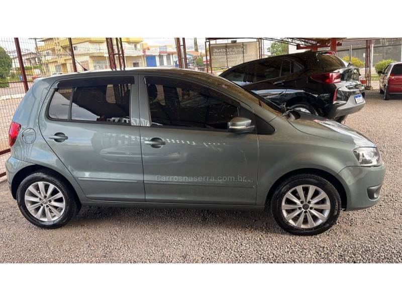VOLKSWAGEN - FOX - 2011/2012 - Cinza - R$ 36.000,00