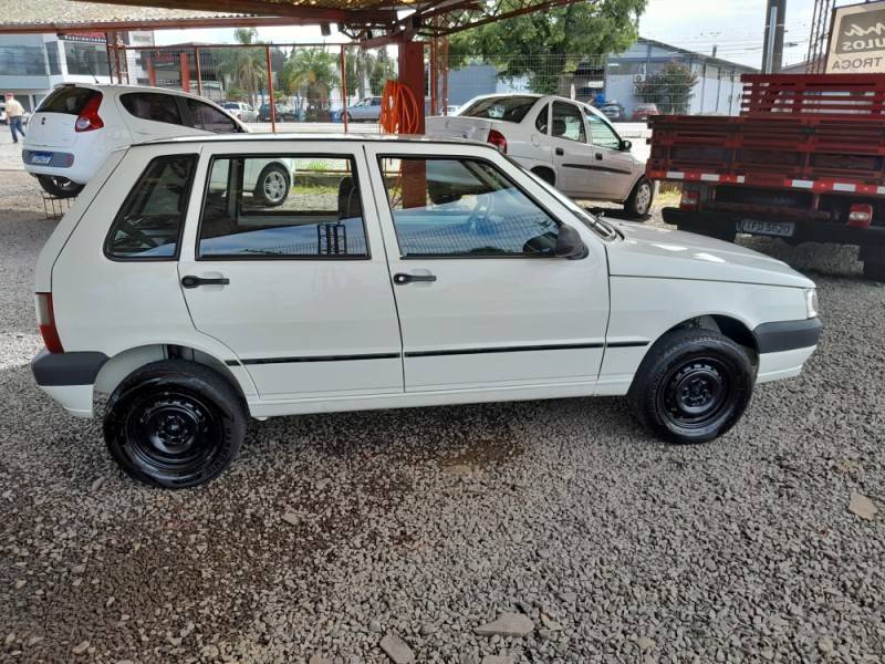 FIAT - UNO - 2011/2011 - Branca - R$ 26.500,00