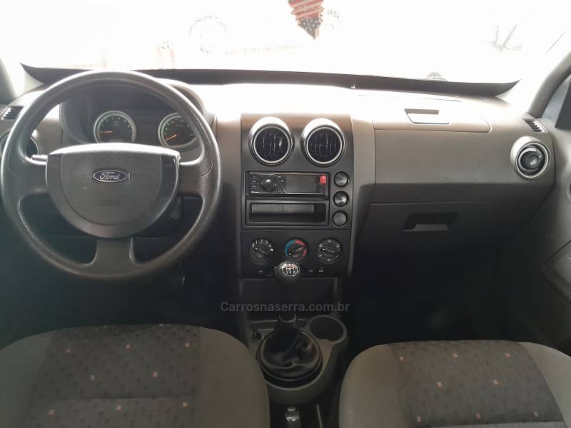 FORD - ECOSPORT - 2005/2005 - Prata - R$ 27.500,00