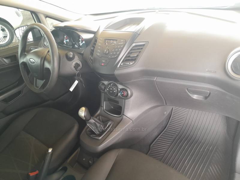 FORD - FIESTA - 2015/2016 - Prata - R$ 48.900,00