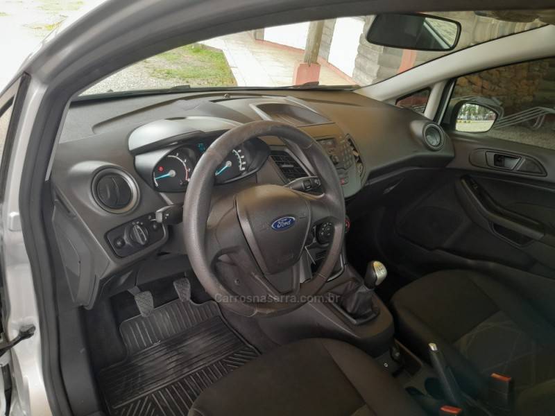 FORD - FIESTA - 2015/2016 - Prata - R$ 48.900,00