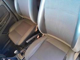 VOLKSWAGEN - FOX - 2011/2012 - Preta - R$ 38.900,00