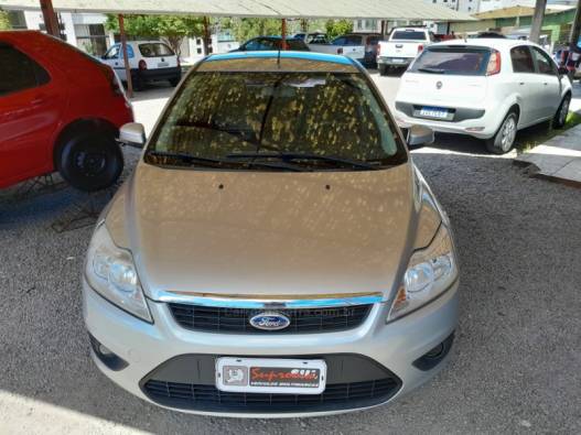 FORD - FOCUS - 2010/2011 - Prata - R$ 39.900,00