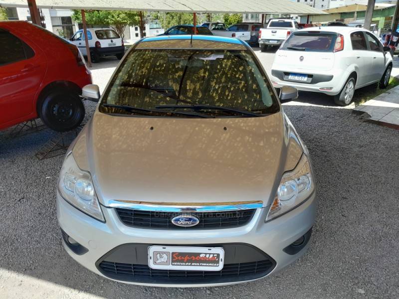 FORD - FOCUS - 2010/2011 - Prata - R$ 39.900,00