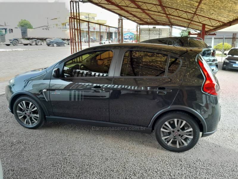 FIAT - PALIO - 2013/2013 - Preta - R$ 41.000,00