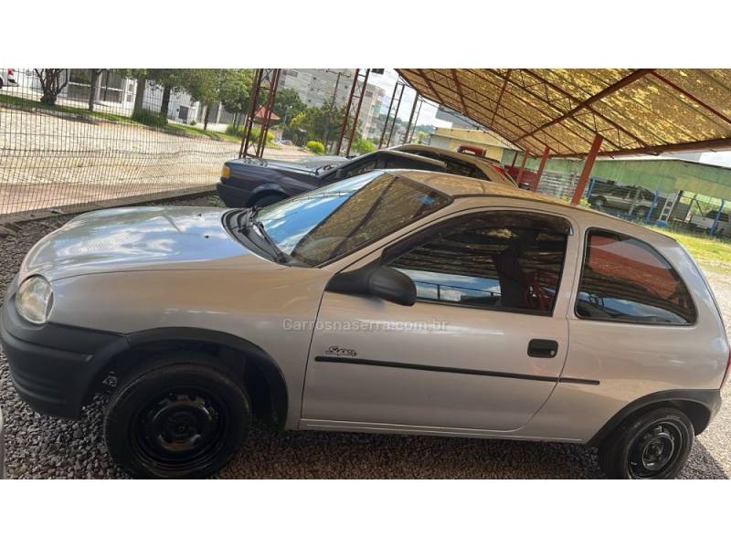 CHEVROLET - CORSA - 1999/1999 - Prata - R$ 15.900,00