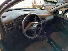 VOLKSWAGEN - GOLF - 2001/2002 - Preta - R$ 28.500,00