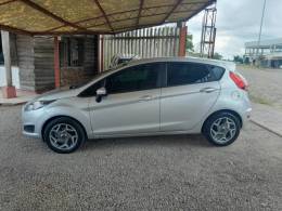 FORD - FIESTA - 2015/2016 - Prata - R$ 48.900,00