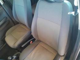 VOLKSWAGEN - FOX - 2006/2007 - Preta - R$ 22.000,00