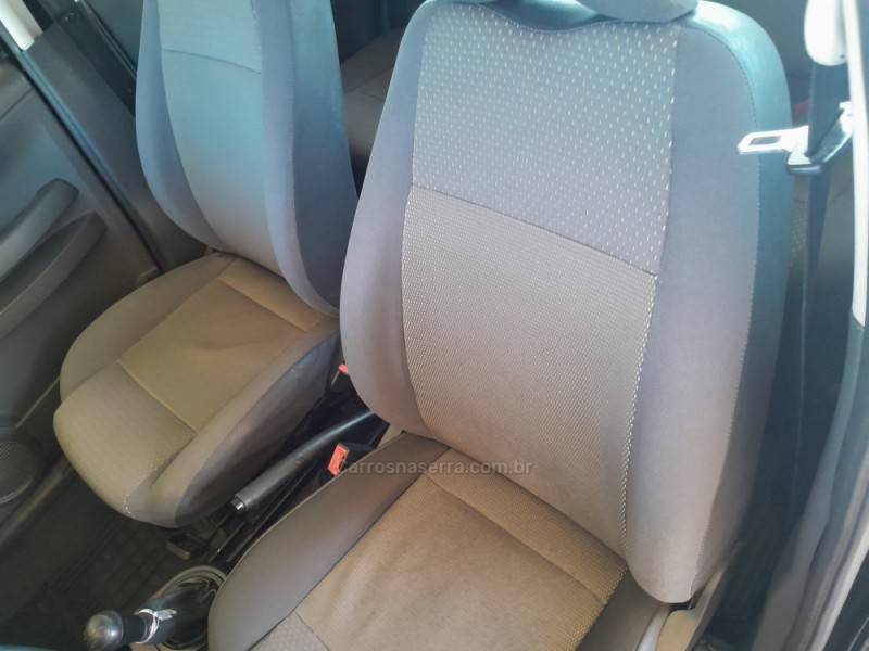 VOLKSWAGEN - FOX - 2006/2007 - Preta - R$ 22.000,00