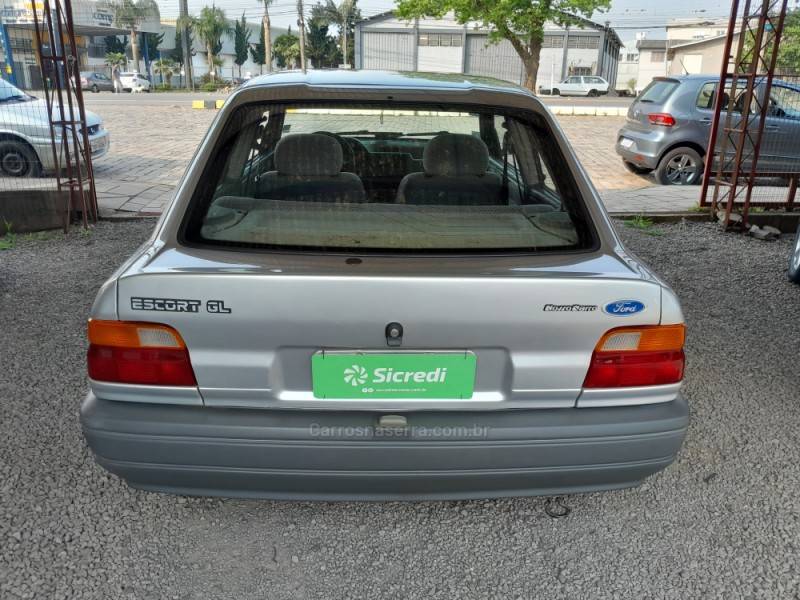 FORD - ESCORT - 1995/1995 - Prata - R$ 15.000,00
