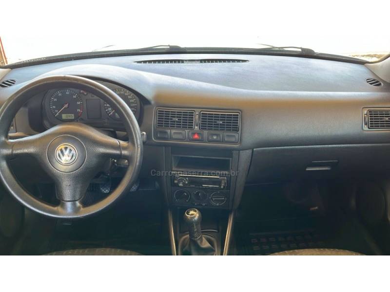 VOLKSWAGEN - GOLF - 2001/2002 - Preta - R$ 28.500,00