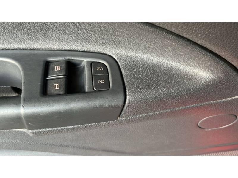 VOLKSWAGEN - GOL - 2008/2009 - Vermelha - R$ 27.500,00